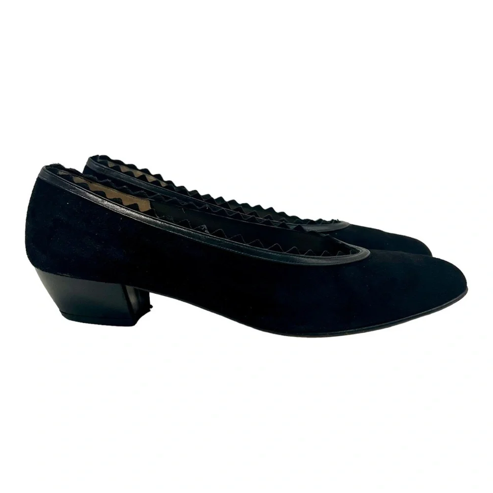Salvatore Ferragamo Frania 40 Black Suede Leather Scallop Pumps Womens 7 AAA - Picture 2 of 16
